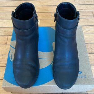 Clarks black oily leather boots